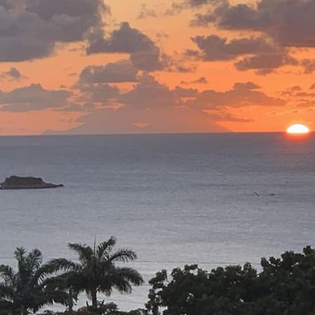 Attractive 2-Bed Apartment Stunning Sea View Dickenson Bay Exterior foto