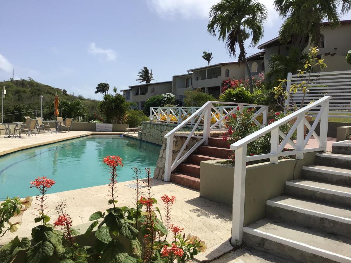 Attractive 2-Bed Apartment Stunning Sea View Dickenson Bay Exterior foto
