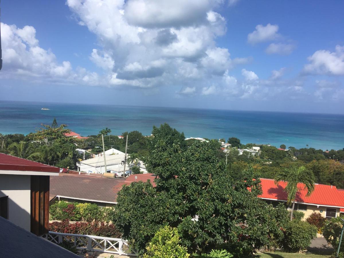Attractive 2-Bed Apartment Stunning Sea View Dickenson Bay Exterior foto