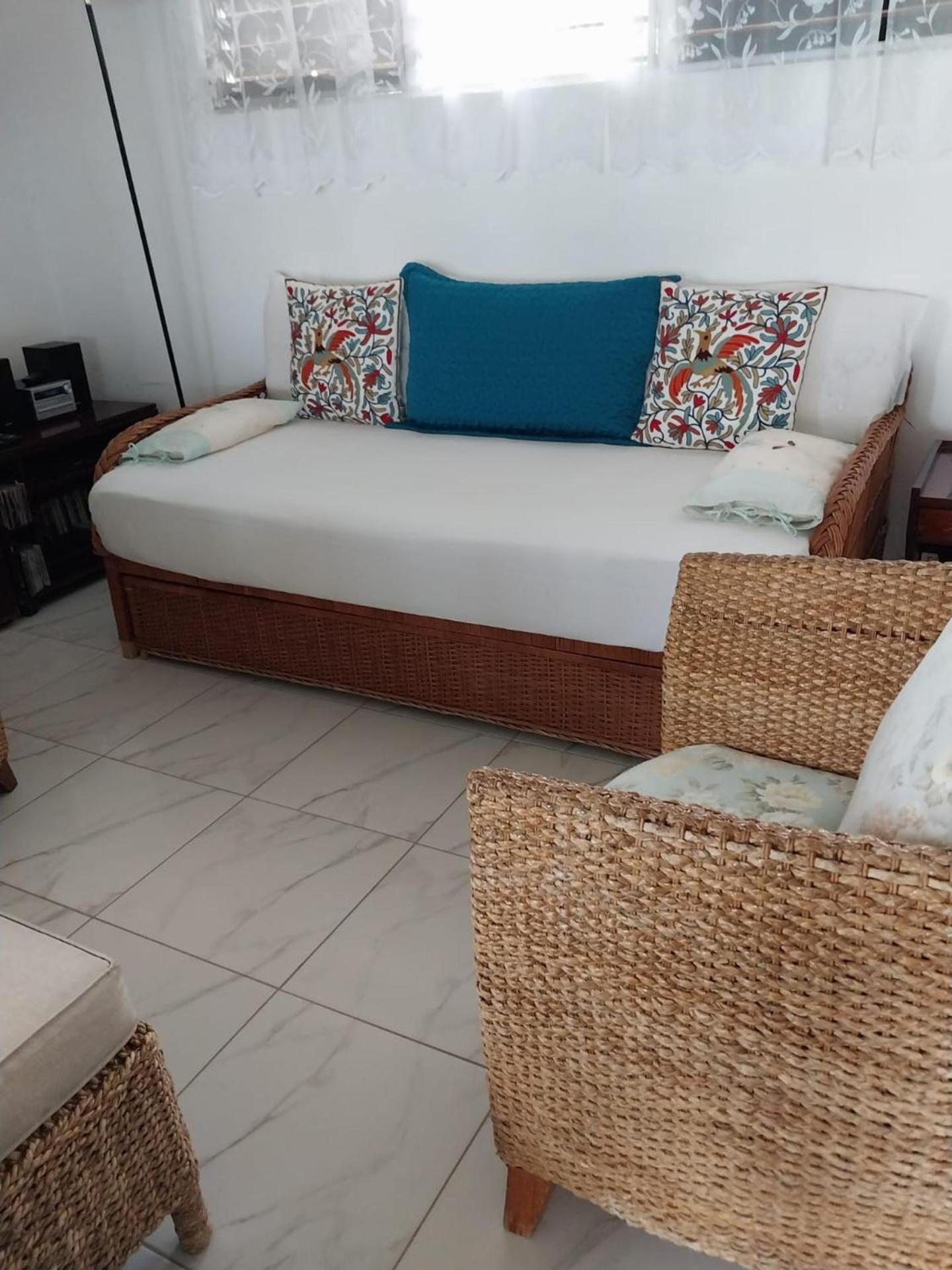 Attractive 2-Bed Apartment Stunning Sea View Dickenson Bay Exterior foto